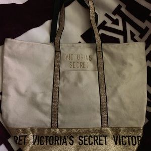 Victoria secret tote zip up side pockets